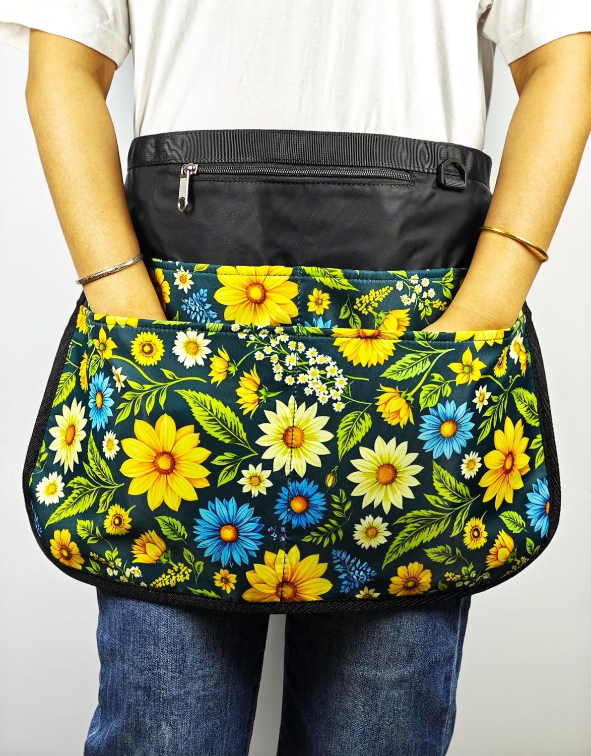 Half Floral Garden Apron with Multiple Pockets, Harvesting Work Apron for Gardening and Plant Care